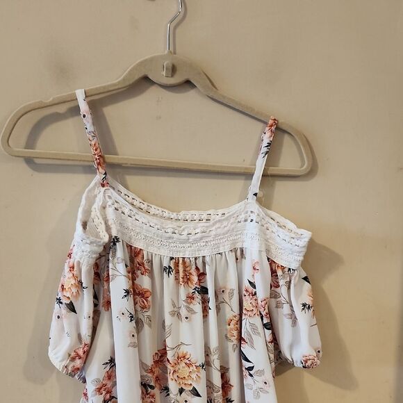 Torrid Smocked Ruffled Short Sleeve Blouse in White Cream Size 2 Can Be Cold Sh - Picture 3 of 6